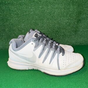 Nike Vapor Court White Metallic Silver Clear Grey 631713-100 Women’s Size 7.5